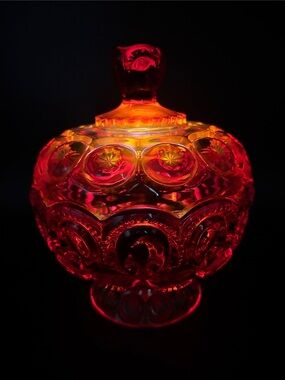Vintage L.E. Smith amberina moon and stars lidded glass candy dish glows